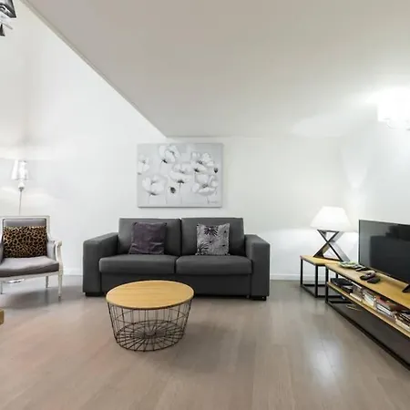 Апартаменты Duplex In Nice Old Town