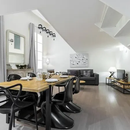 Duplex In Nice Old Town Апартаменты