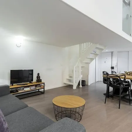 Duplex In Nice Old Town Апартаменты