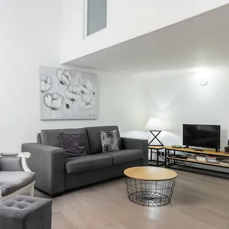Апартаменты Duplex In Nice Old Town *